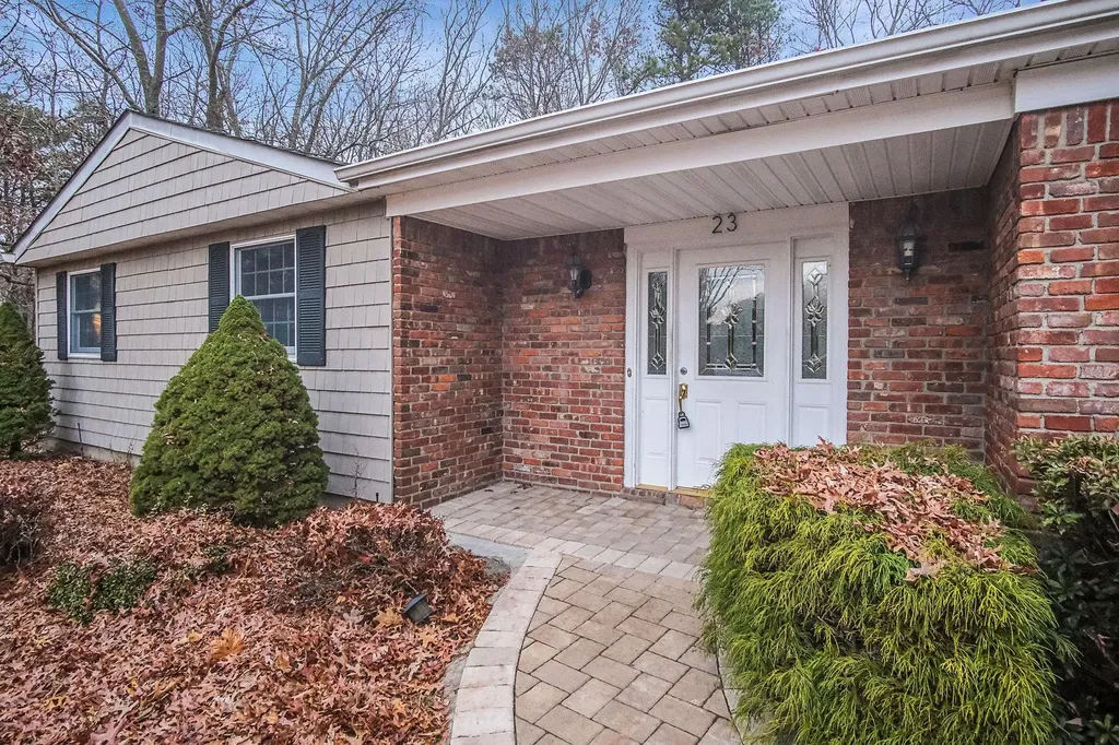 23 Hirsch Avenue Coram NY 11727