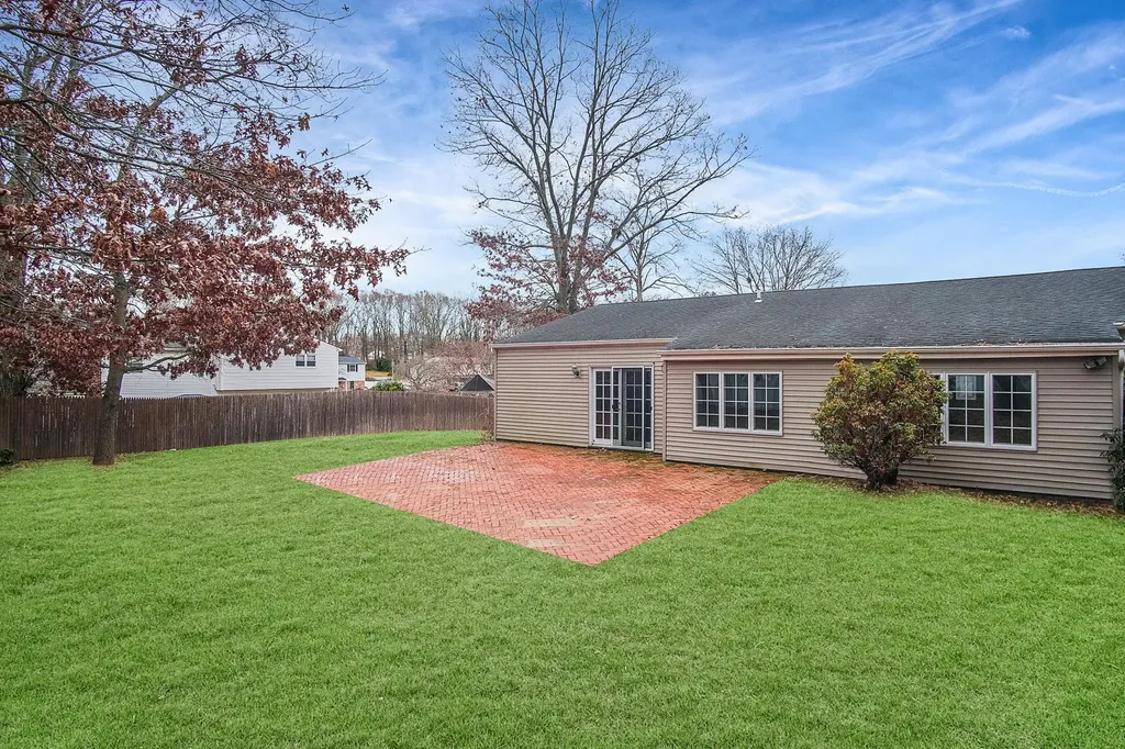 23 Hirsch Avenue Coram NY 11727