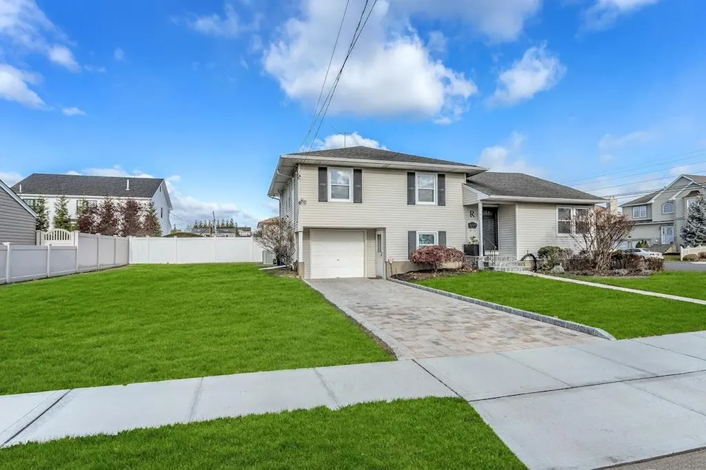 2149 Shoreham Way Merrick NY 11566
