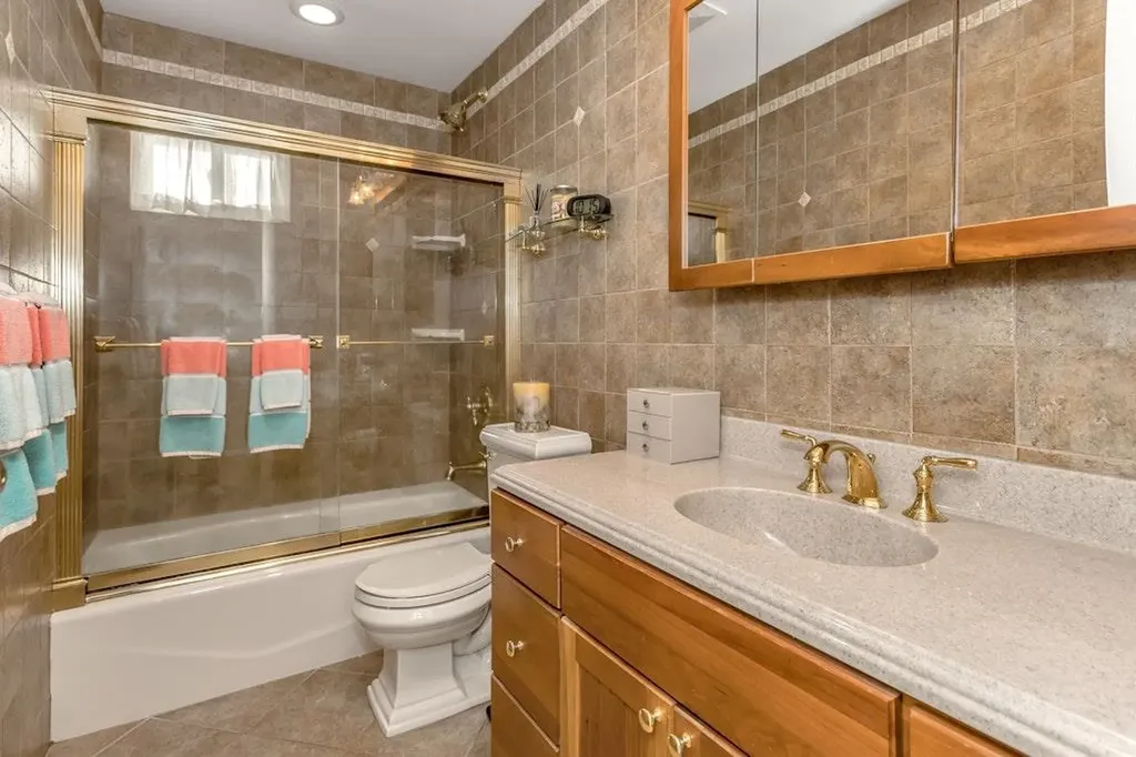 2149 Shoreham Way Merrick NY 11566