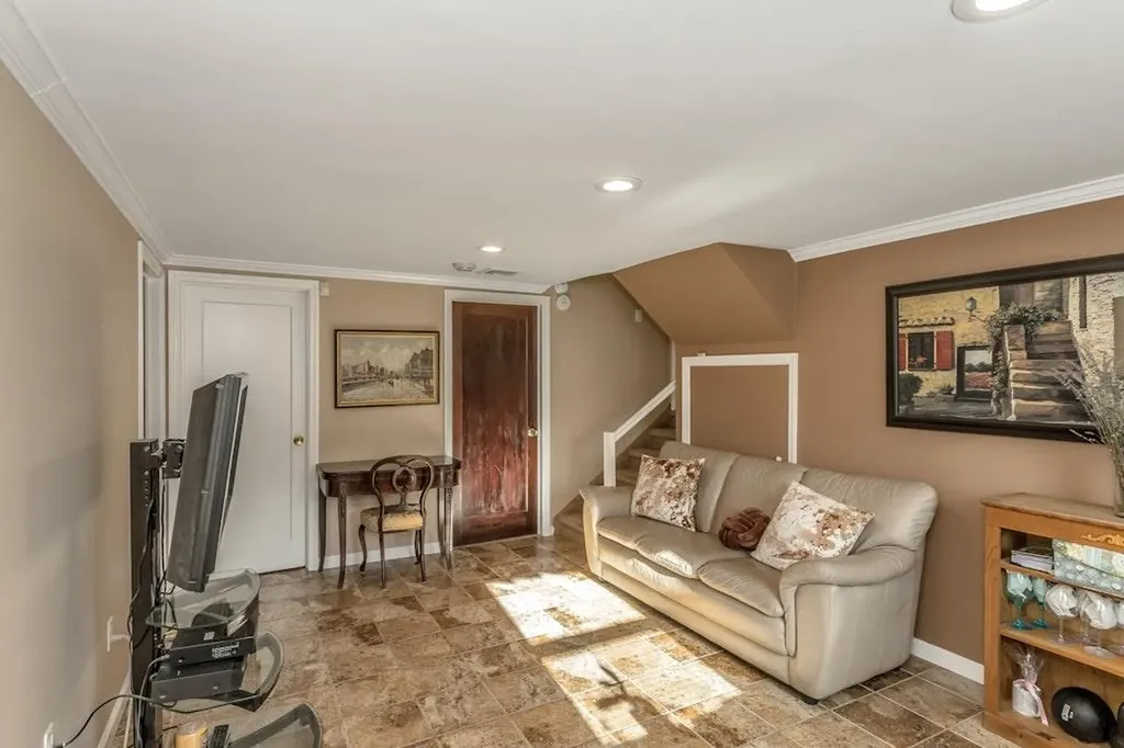 2149 Shoreham Way Merrick NY 11566