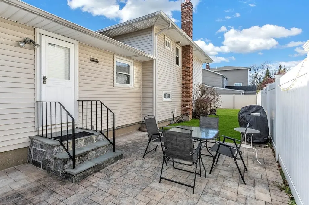 2149 Shoreham Way Merrick NY 11566