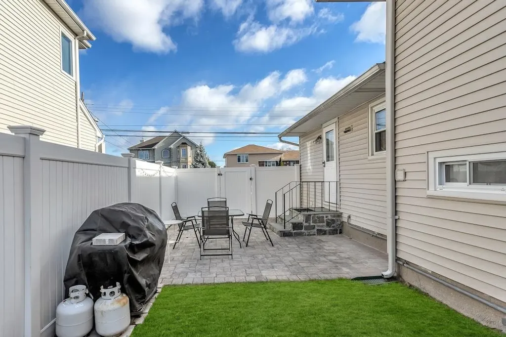 2149 Shoreham Way Merrick NY 11566