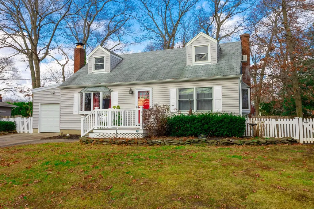 41 Elliot Street Islip NY 11751