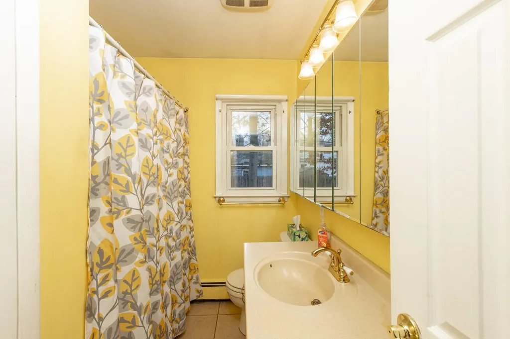 41 Elliot Street Islip NY 11751