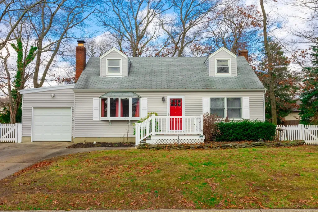41 Elliot Street Islip NY 11751