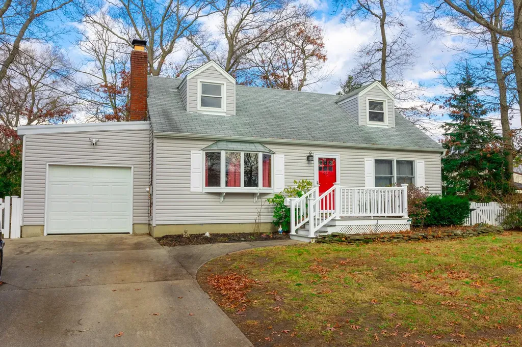 41 Elliot Street Islip NY 11751