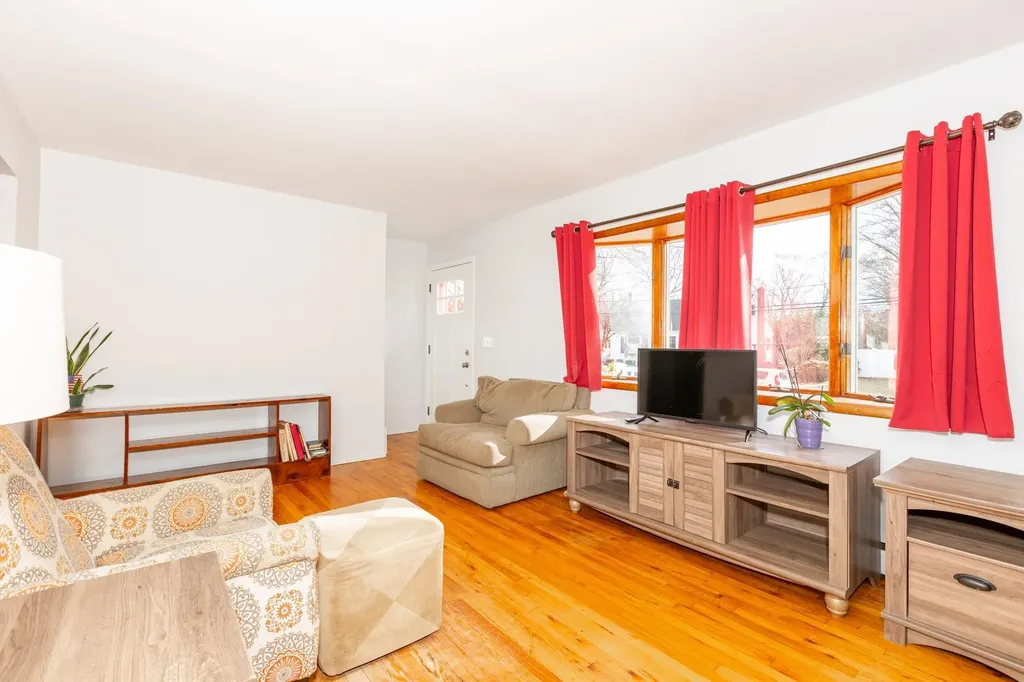 41 Elliot Street Islip NY 11751