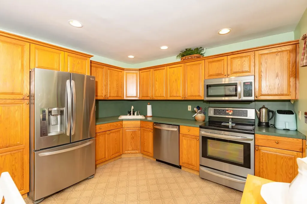 41 Elliot Street Islip NY 11751