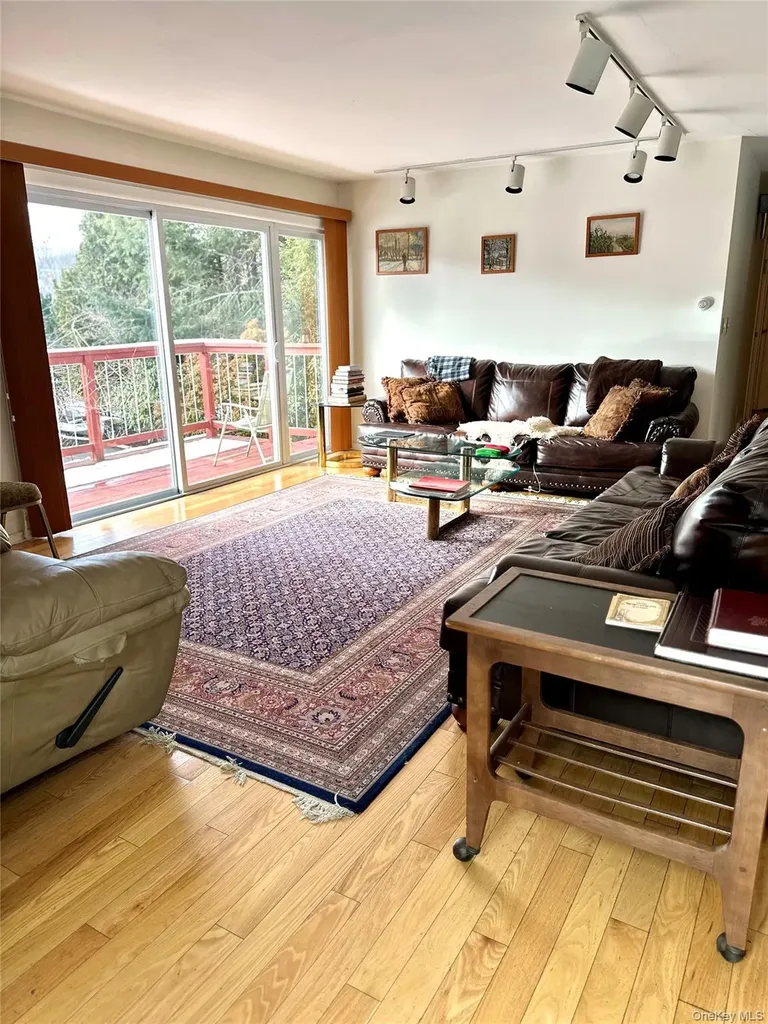 23 Diane Boulevard Woodridge NY 12789