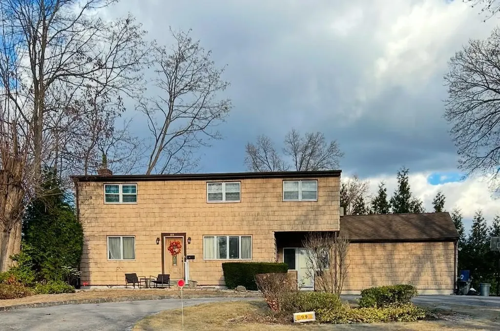 99 Searingtown Road Albertson NY 11507