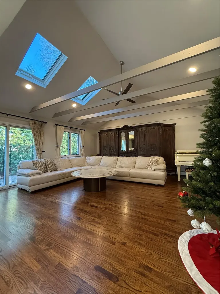 99 Searingtown Road Albertson NY 11507