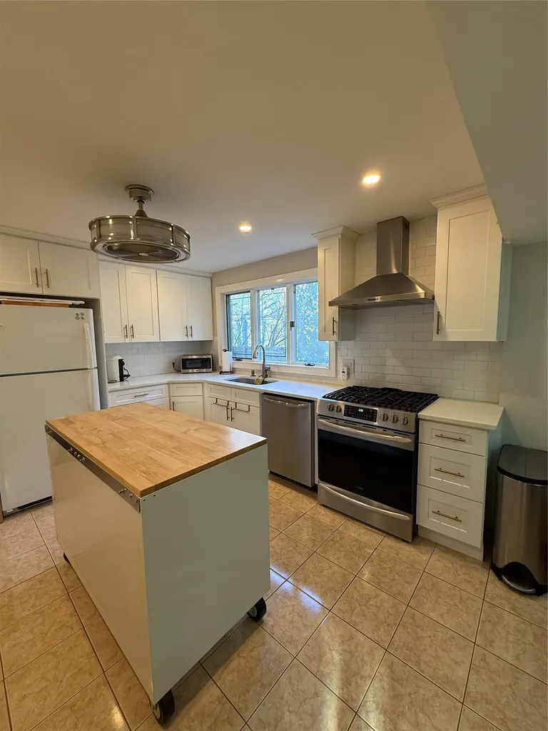 99 Searingtown Road Albertson NY 11507