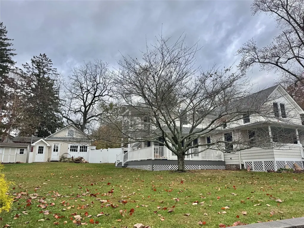 213 Maiden Lane Brookhaven NY 11777