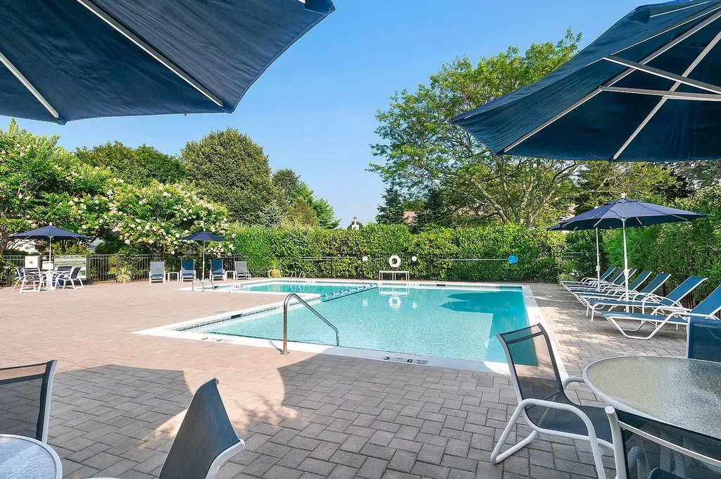 520 Hampton Southampton NY 11968
