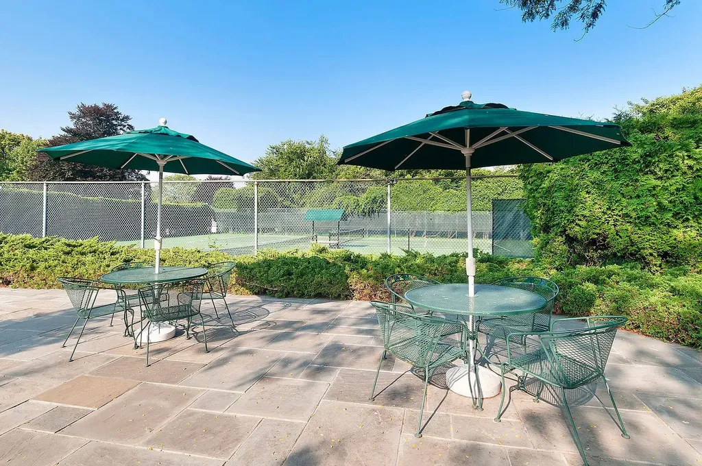 520 Hampton Southampton NY 11968