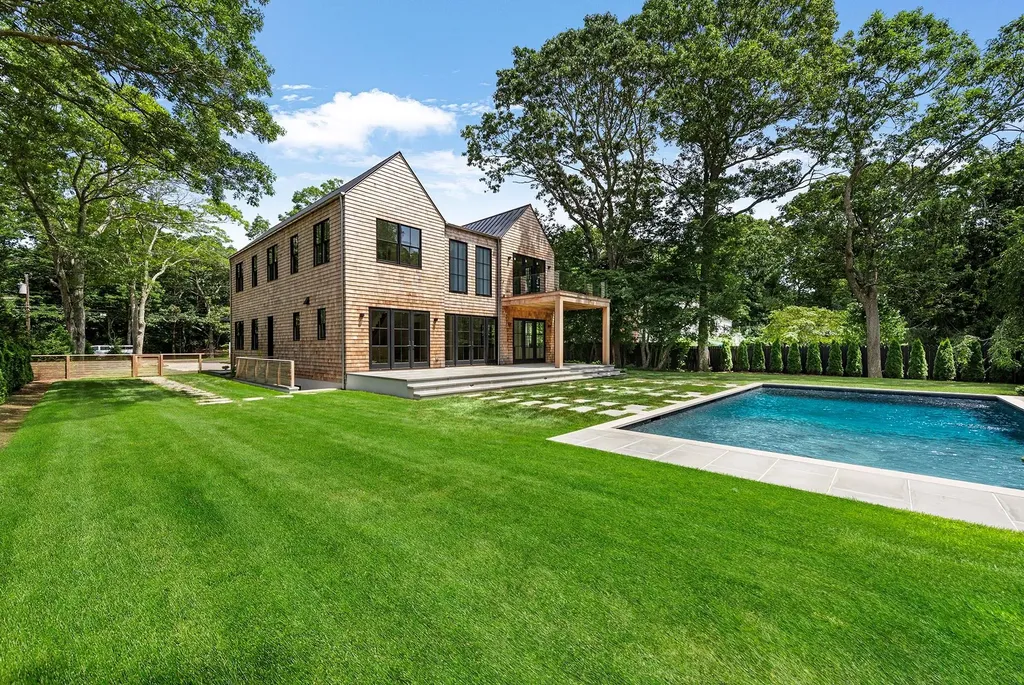 106 Copeces Lane East Hampton NY 11937
