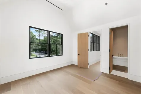 106 Copeces Lane East Hampton NY 11937