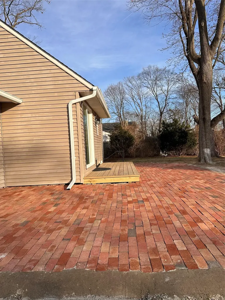 20 Irving Place Islip Terrace NY 11752