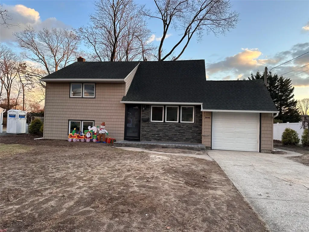 20 Irving Place Islip Terrace NY 11752
