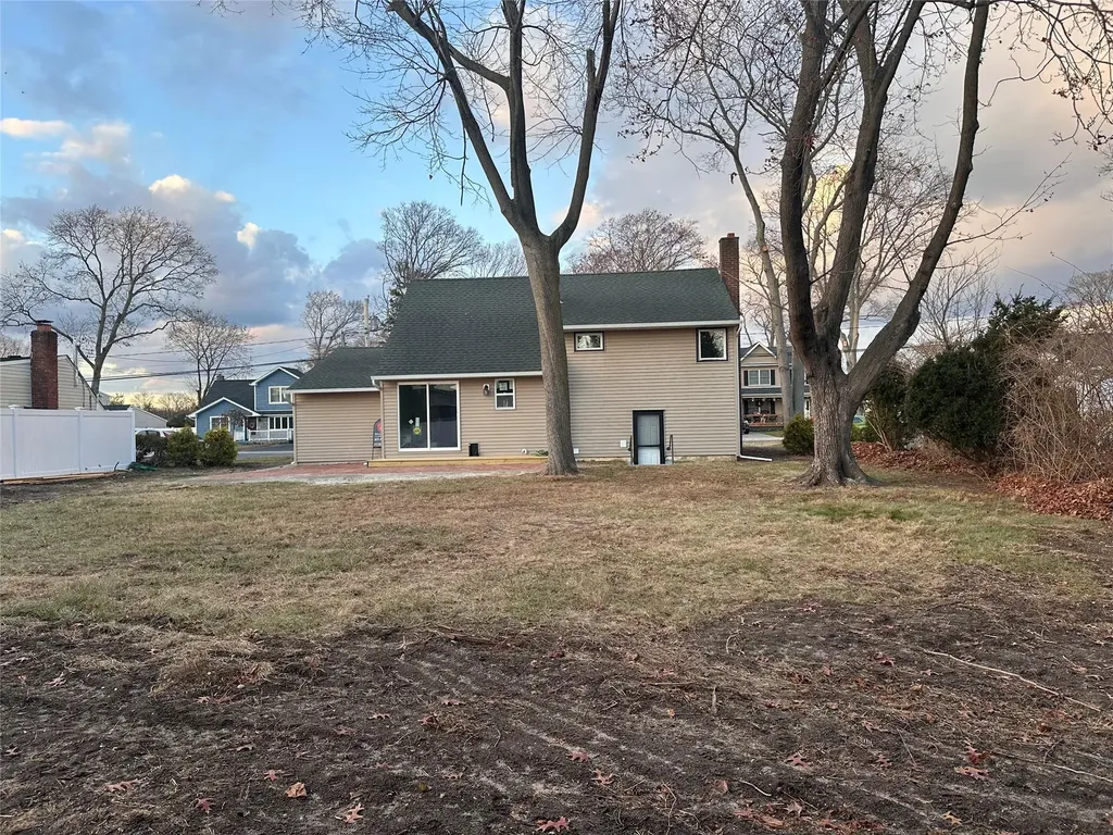20 Irving Place Islip Terrace NY 11752