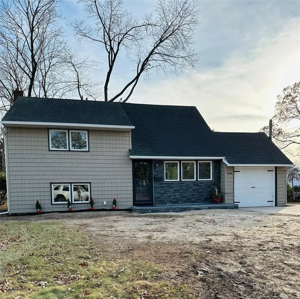 20 Irving Place Islip Terrace NY 11752