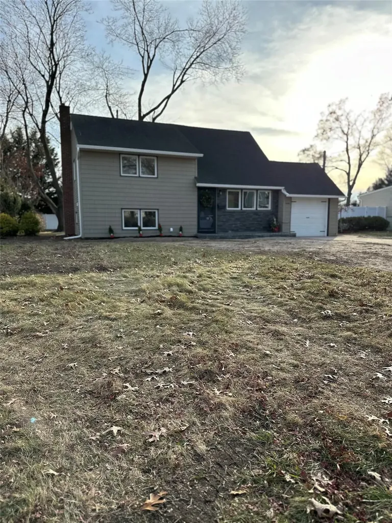 20 Irving Place Islip Terrace NY 11752