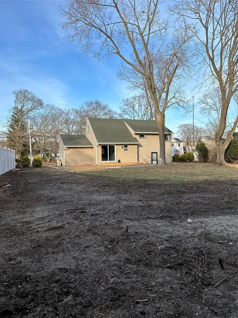 20 Irving Place Islip Terrace NY 11752