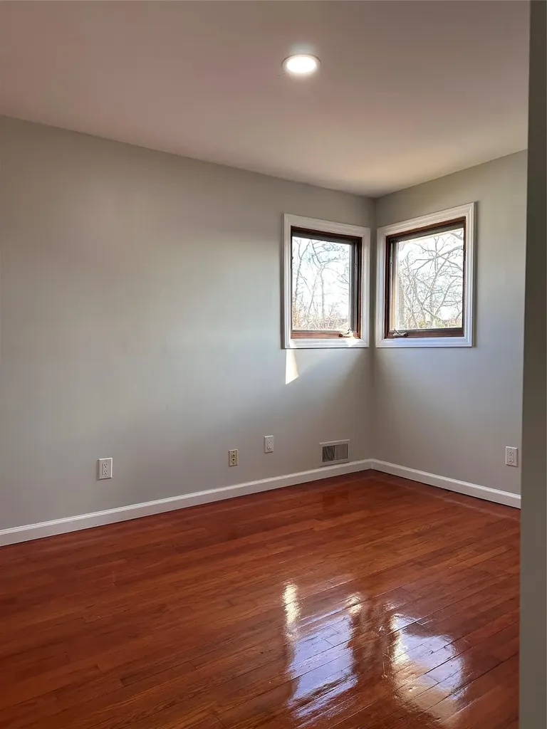 20 Irving Place Islip Terrace NY 11752