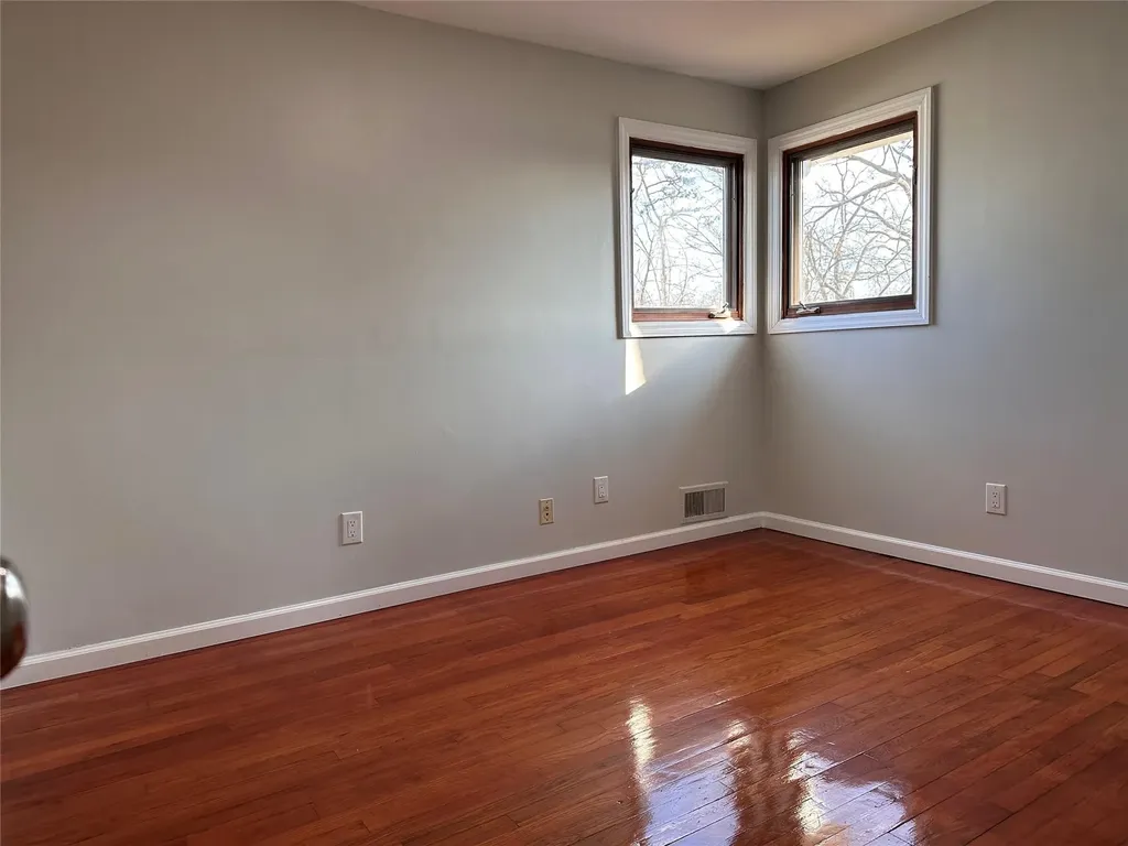 20 Irving Place Islip Terrace NY 11752