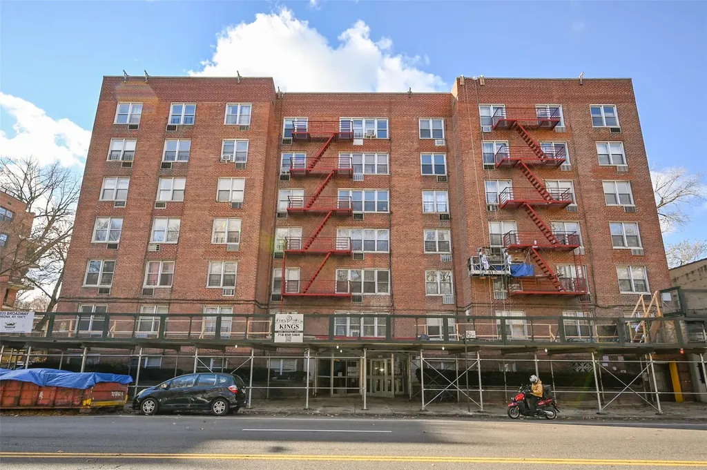 6535 Broadway Bronx NY 10471