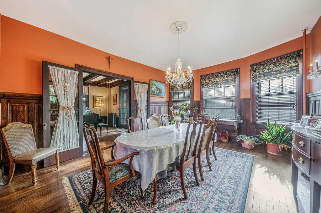 397 Split Rock Road Syosset NY 11791