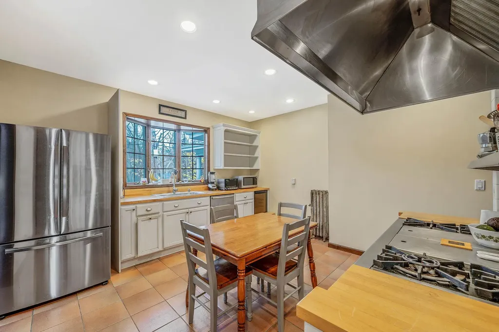 397 Split Rock Road Syosset NY 11791