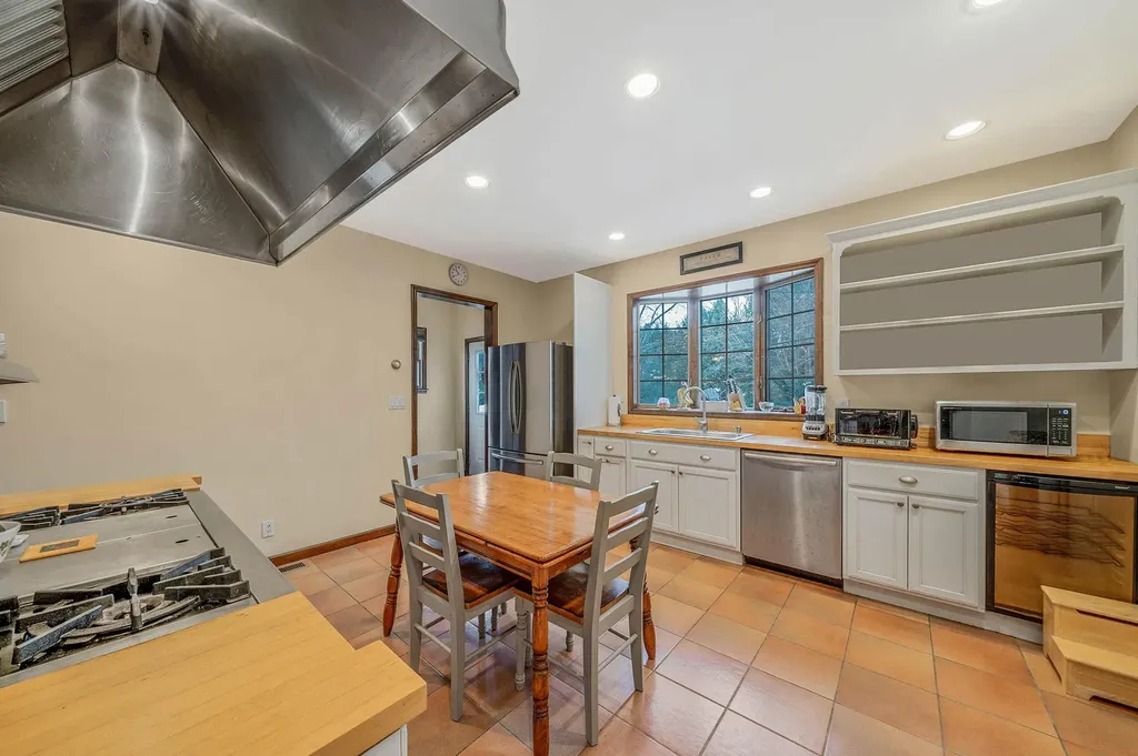 397 Split Rock Road Syosset NY 11791