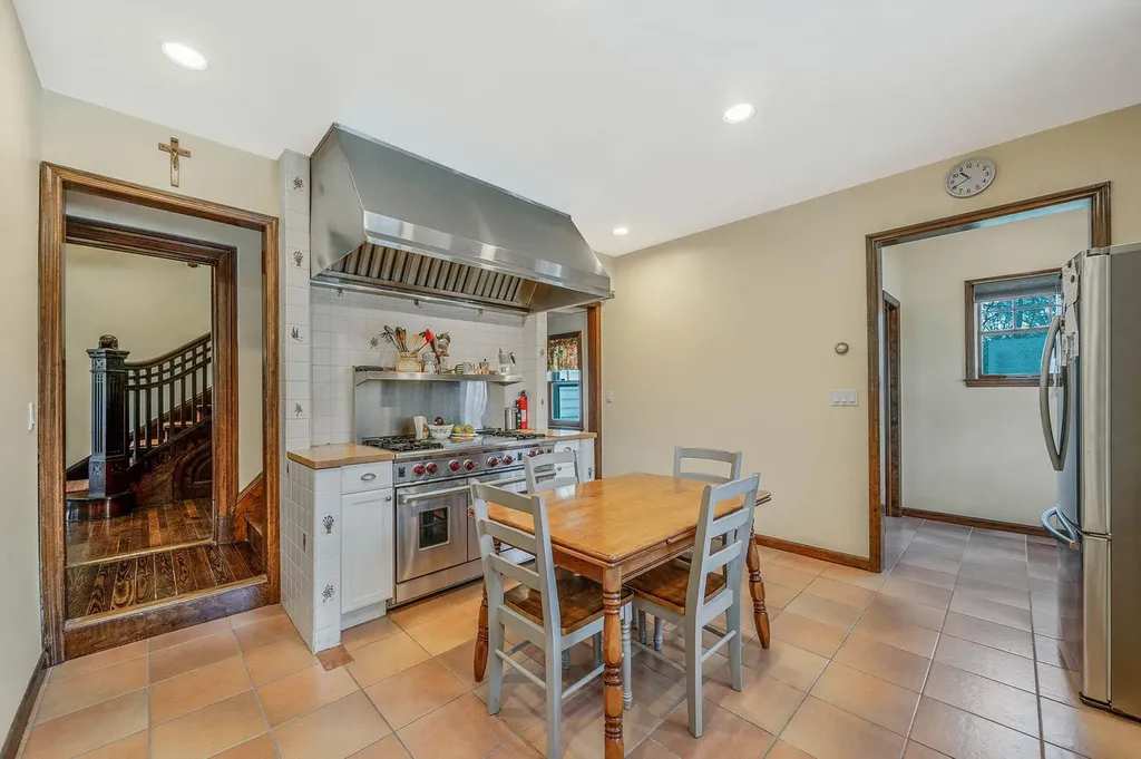 397 Split Rock Road Syosset NY 11791