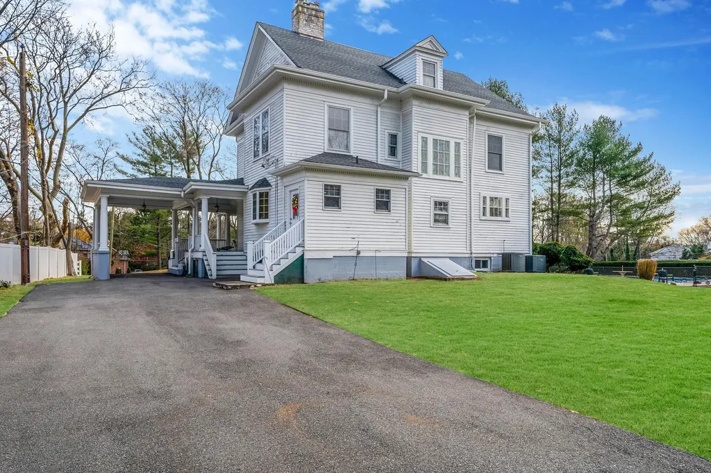 397 Split Rock Road Syosset NY 11791