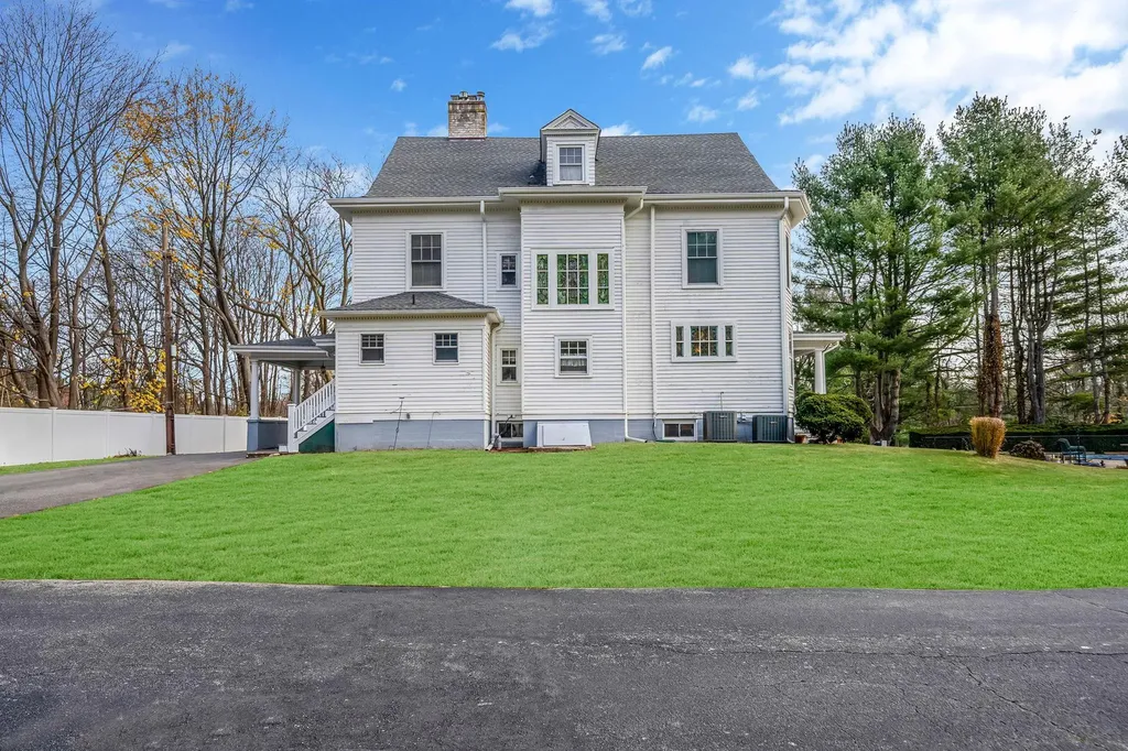 397 Split Rock Road Syosset NY 11791