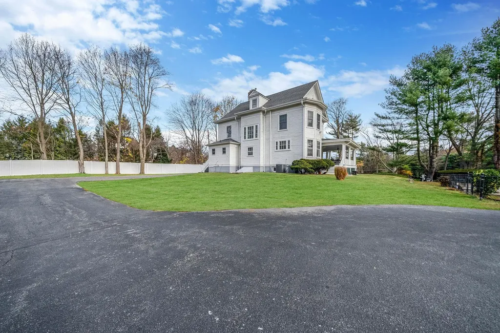 397 Split Rock Road Syosset NY 11791
