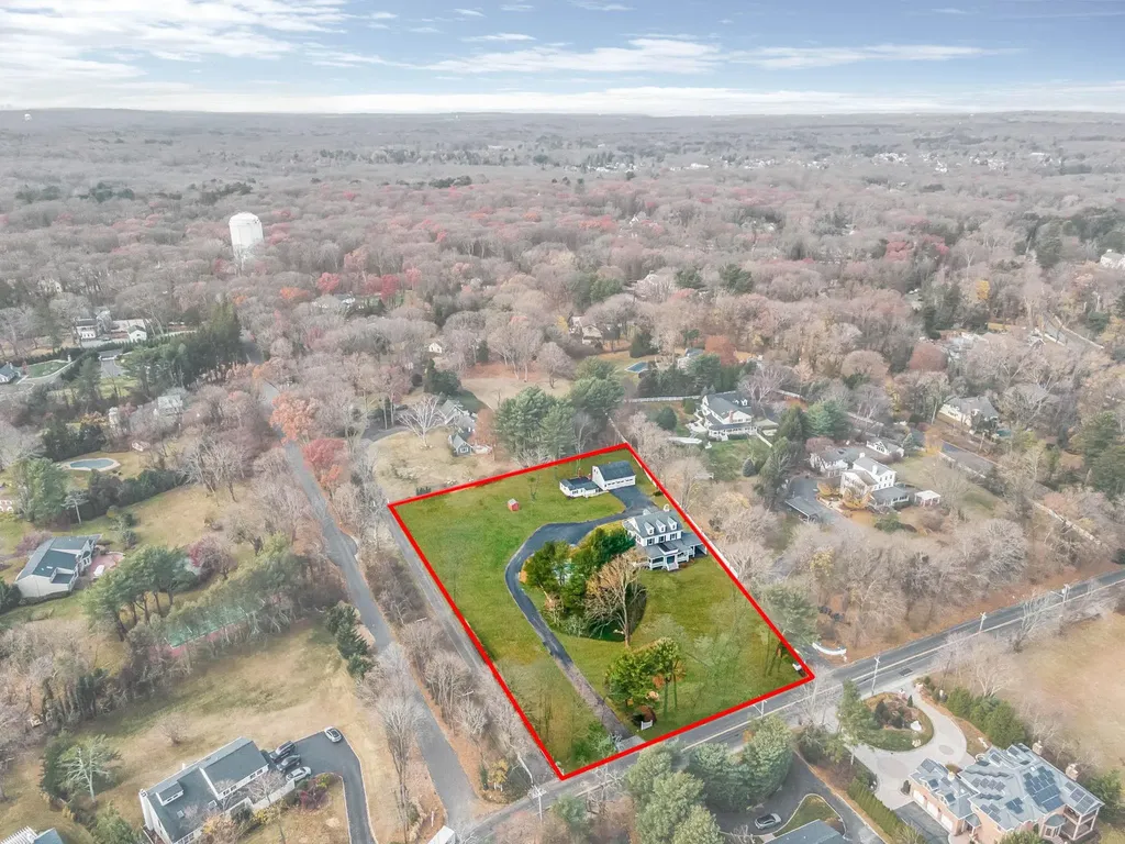 397 Split Rock Road Syosset NY 11791