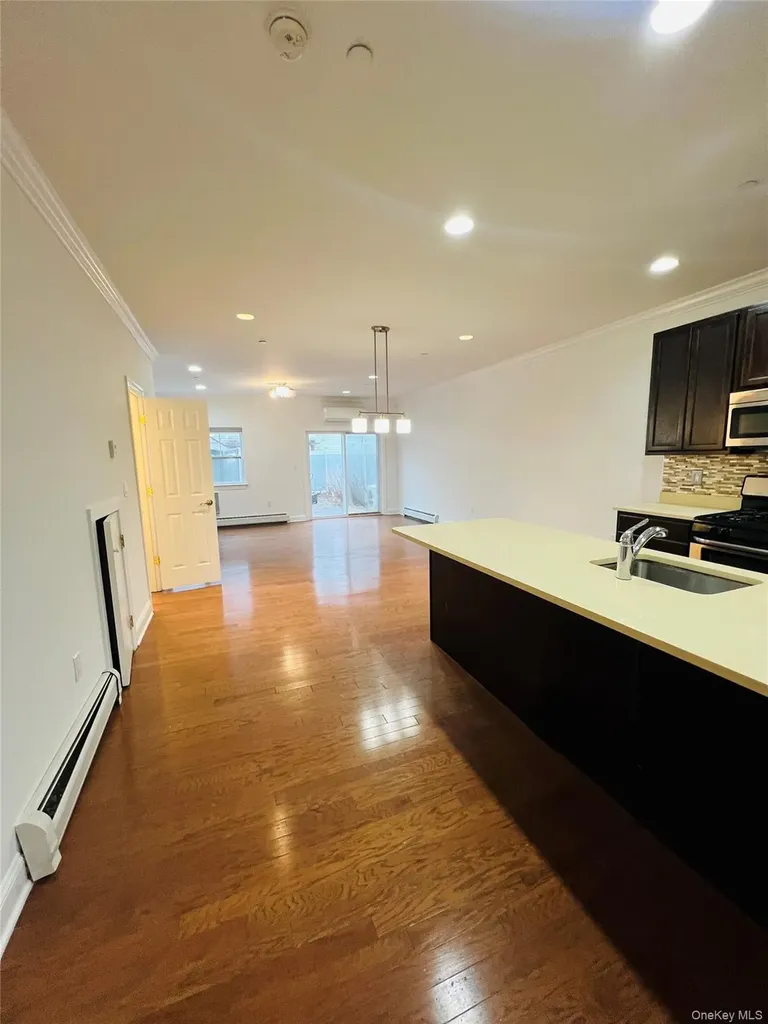 109 Dolphin Court Bronx NY 10473