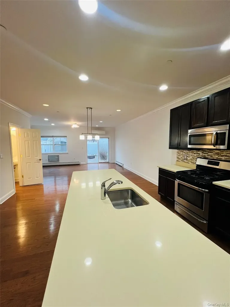 109 Dolphin Court Bronx NY 10473
