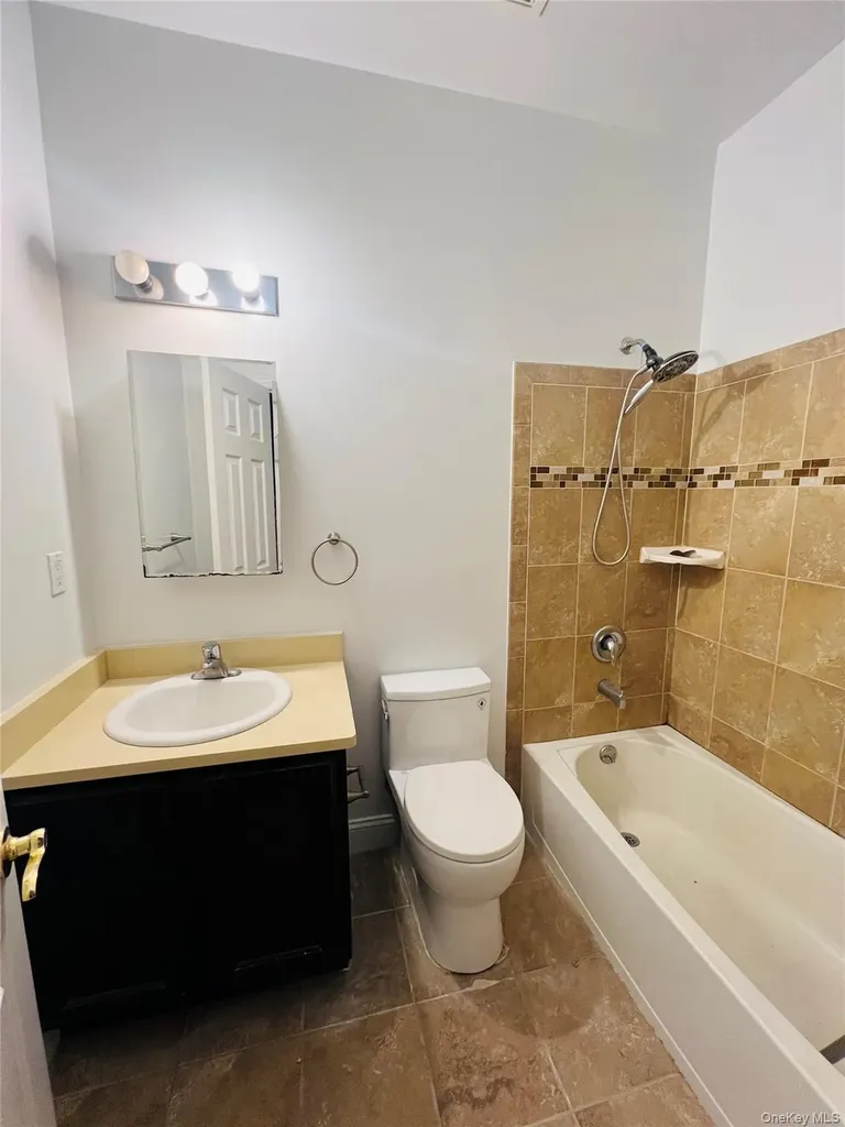 109 Dolphin Court Bronx NY 10473
