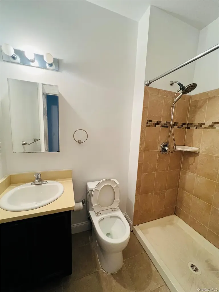 109 Dolphin Court Bronx NY 10473