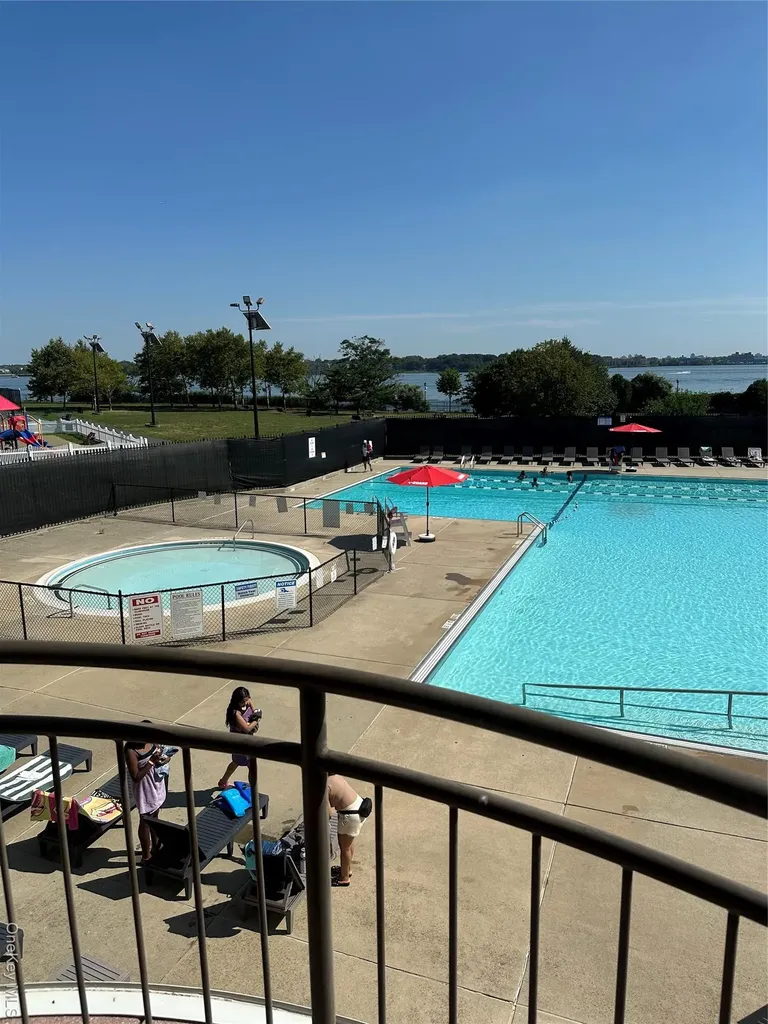 109 Dolphin Court Bronx NY 10473