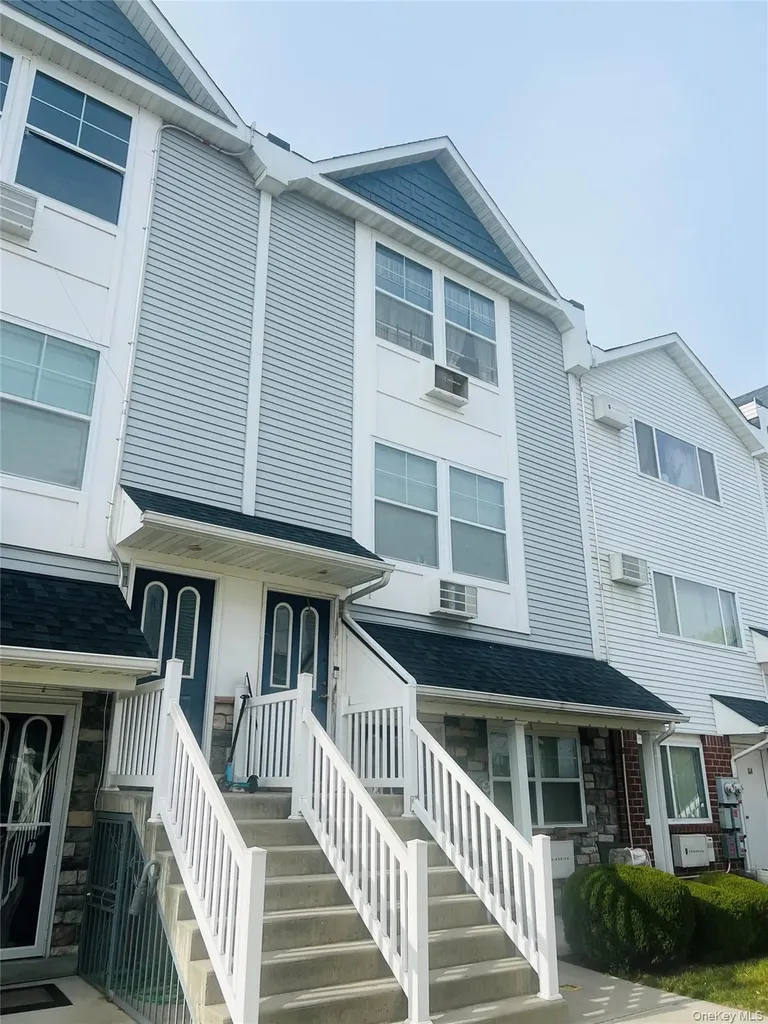 109 Dolphin Court Bronx NY 10473