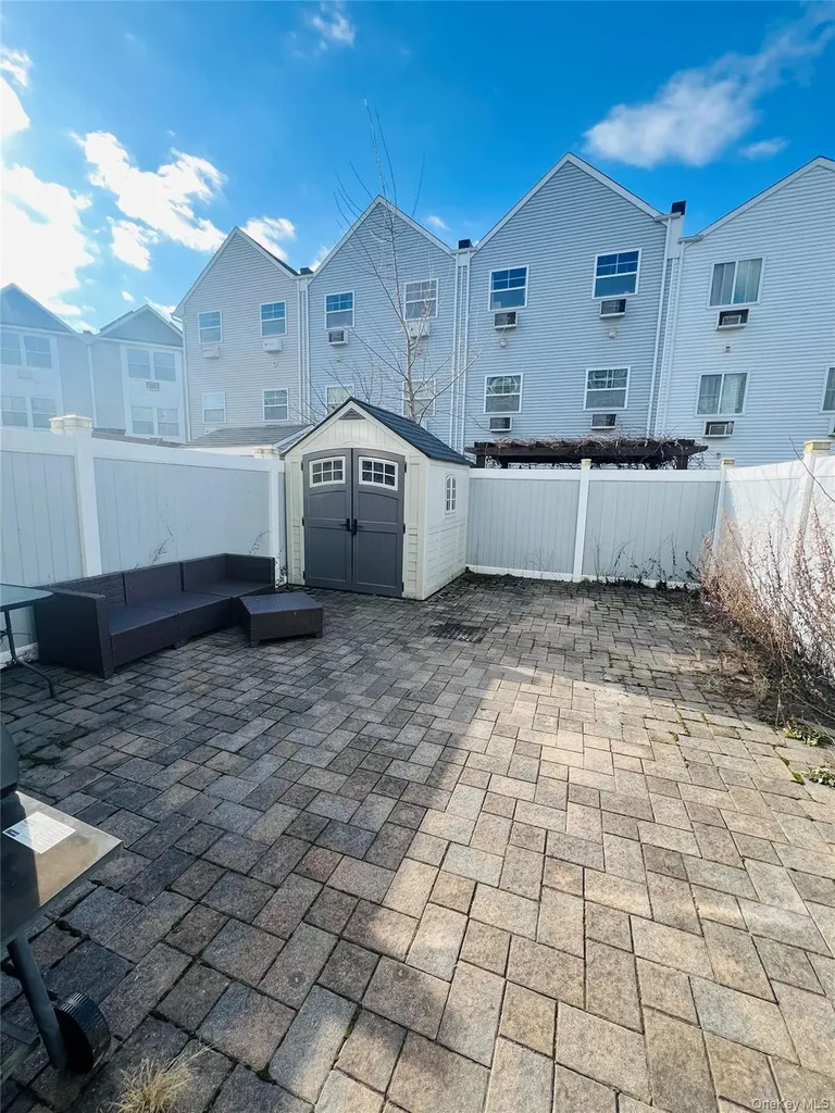 109 Dolphin Court Bronx NY 10473