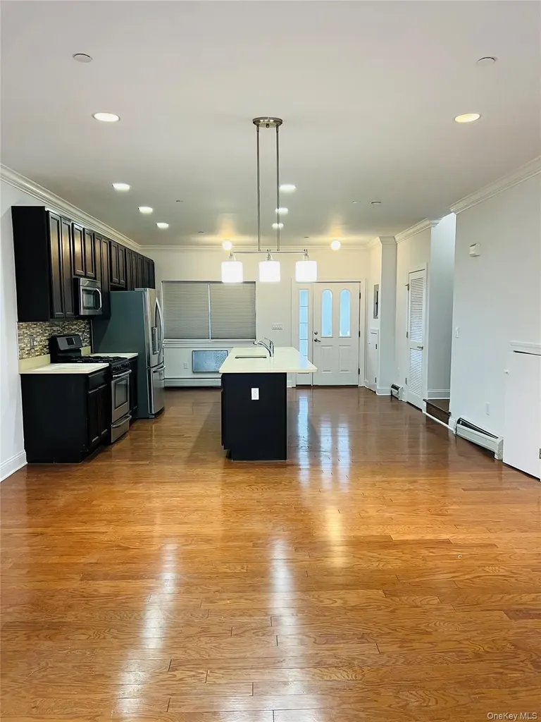 109 Dolphin Court Bronx NY 10473