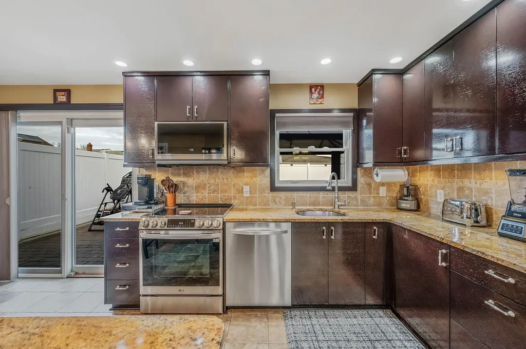 32 Blanche Street Plainview NY 11803
