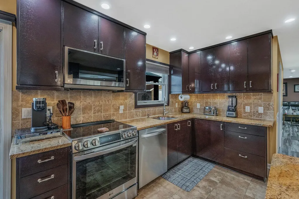 32 Blanche Street Plainview NY 11803