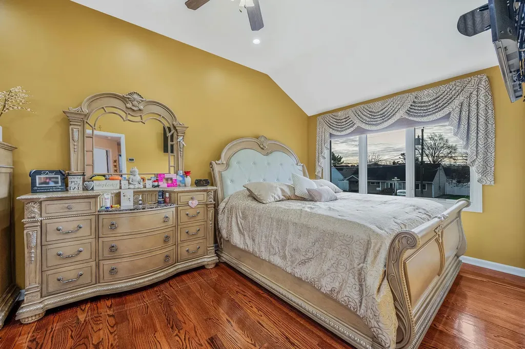 32 Blanche Street Plainview NY 11803